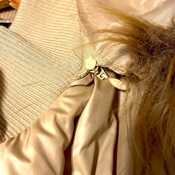 Women’s Hooded Quilted Vest - Picture 5 of 6